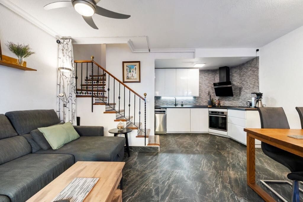 Casa de 2 habitaciones en Torrevieja en venta con piscina - 195.000 € (Ref: 9623267)