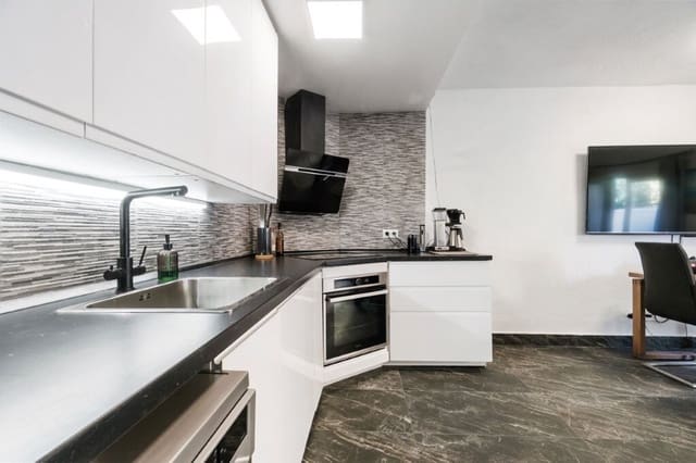 Casa de 2 habitaciones en Parque de las Naciones, Torrevieja en venta con piscina - 195.000 € (Ref: 9623267)