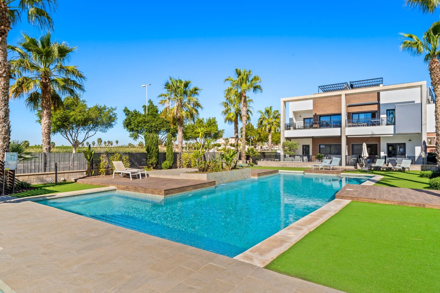 Apartamento de 2 habitaciones en Guardamar del Segura en venta con piscina - 265.000 € (Ref: 9633985)