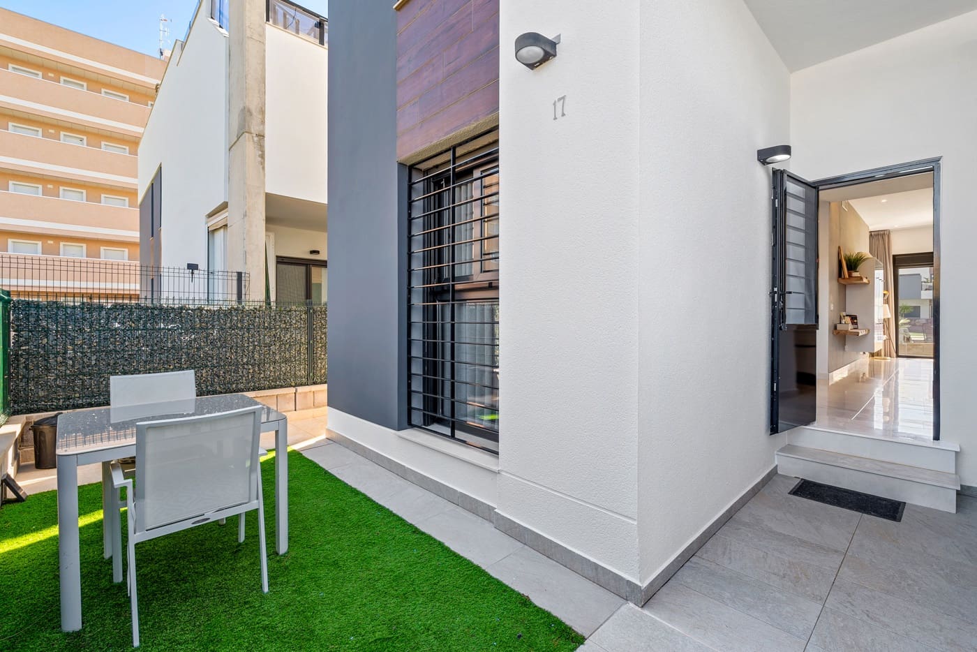 Apartamento de 2 habitaciones en Guardamar del Segura en venta con piscina - 265.000 € (Ref: 9633985)