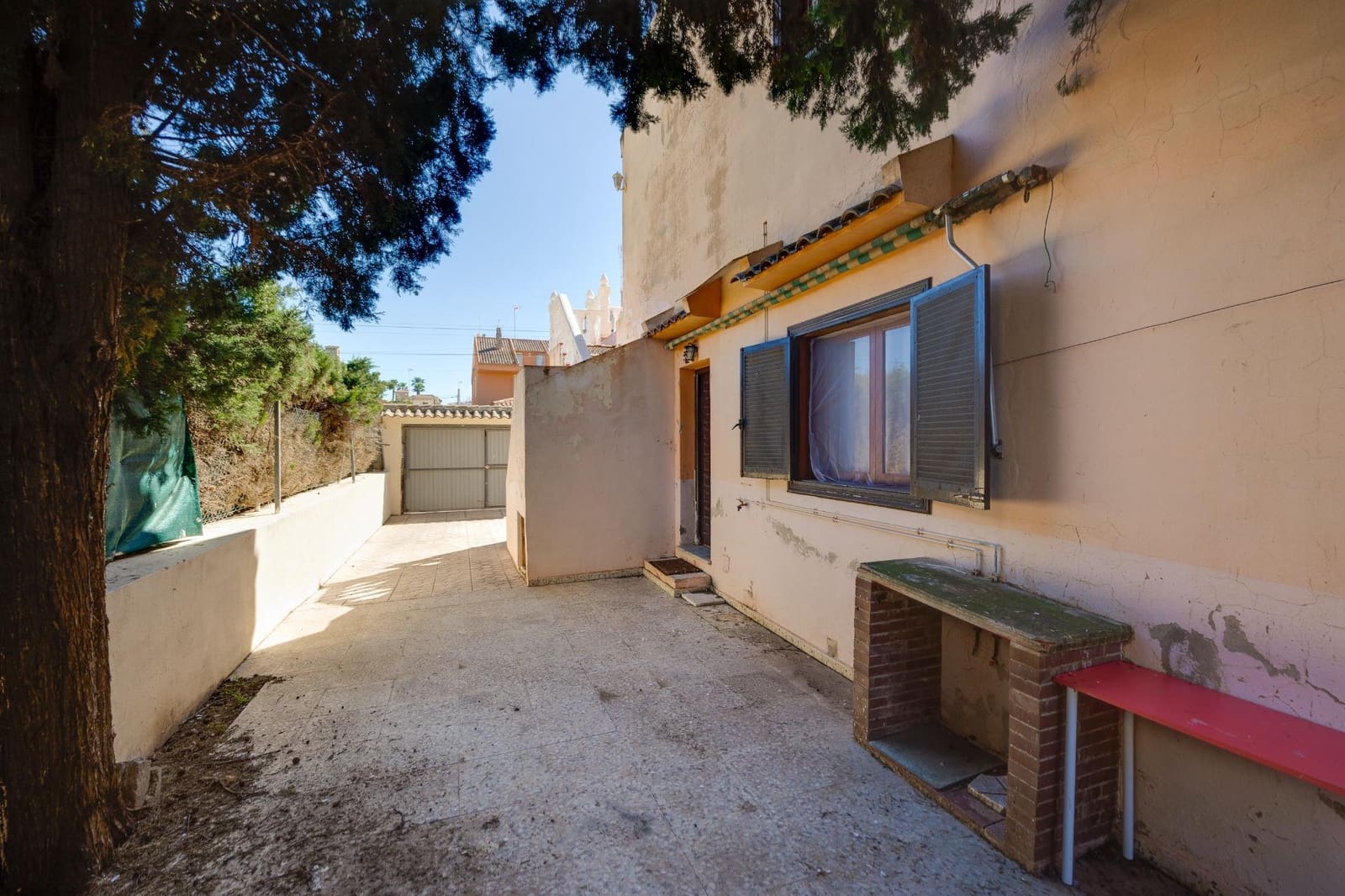 4 slaapkamer Halfvrijstaande villa te koop in Torrevieja - € 197.000 (Ref: 9694123)