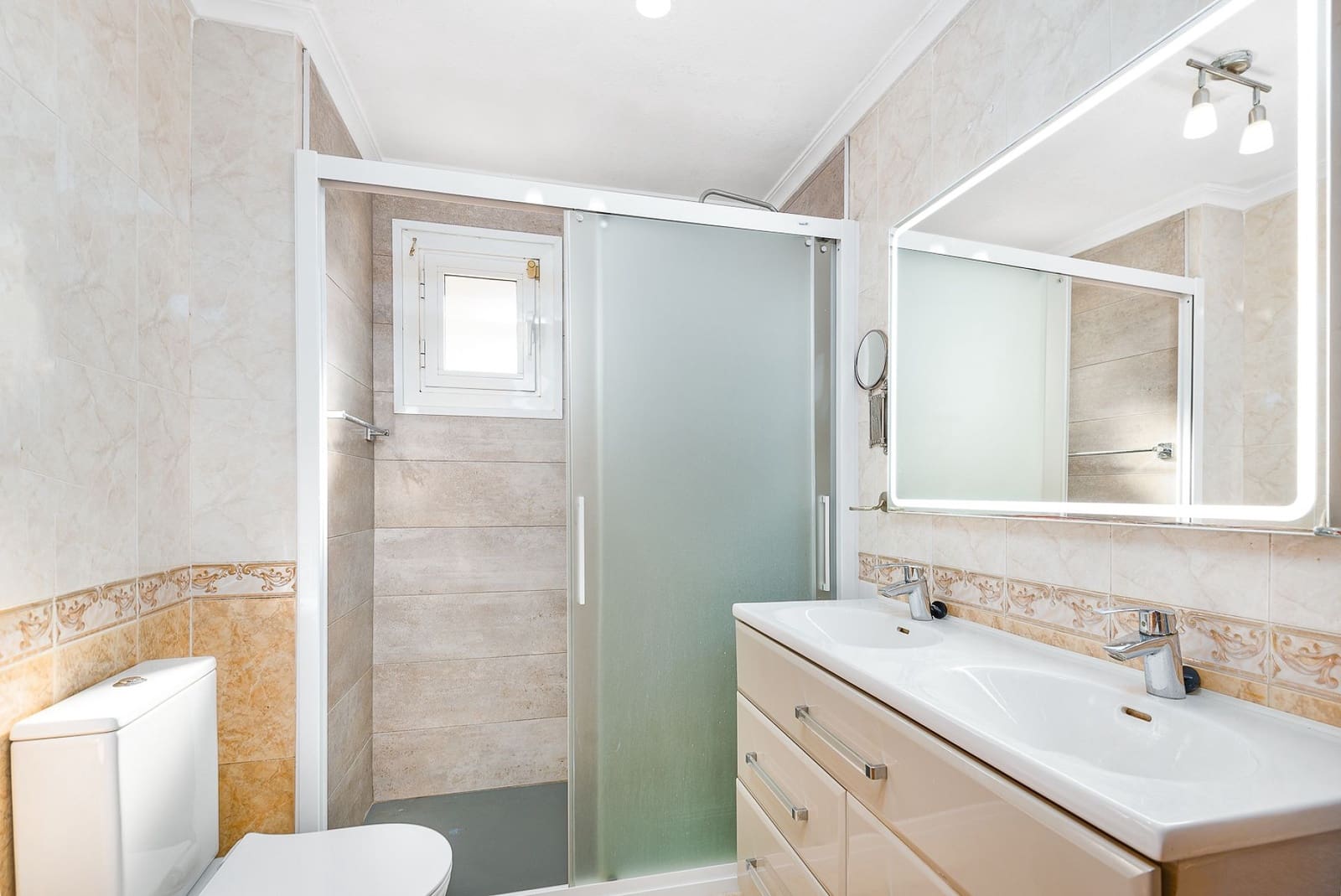 5 slaapkamer Villa te koop in Torrevieja met zwembad garage - € 396.000 (Ref: 9705912)