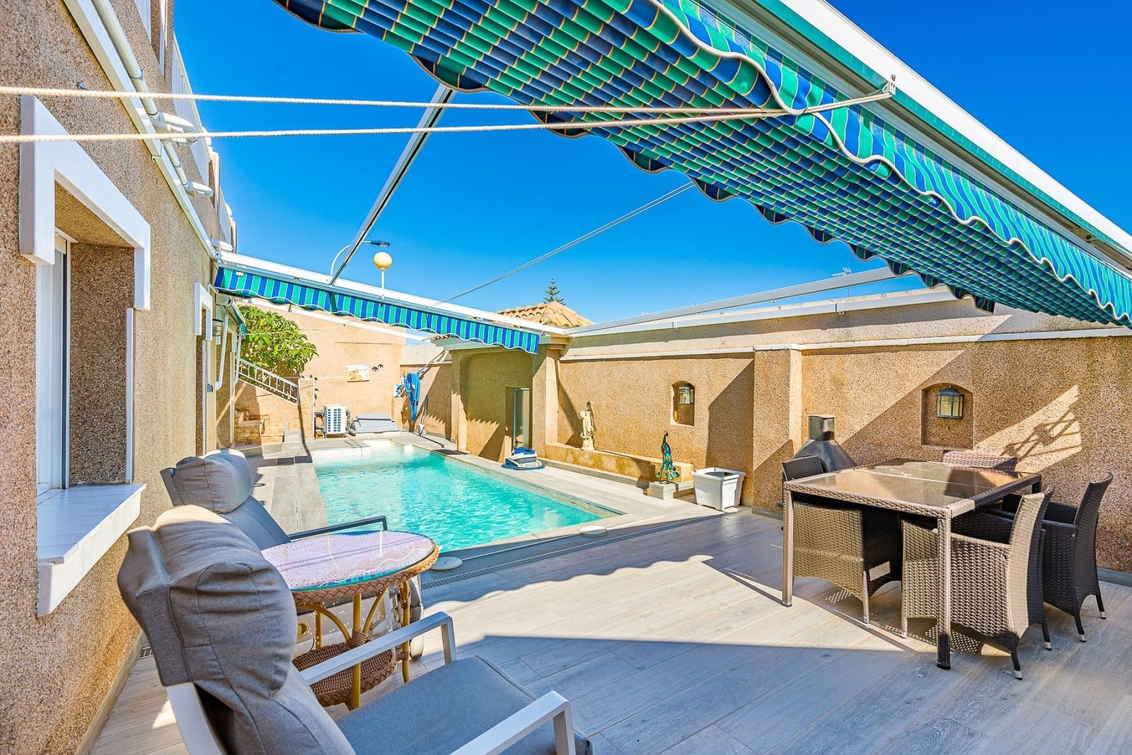 5 slaapkamer Villa te koop in Torrevieja met zwembad garage - € 396.000 (Ref: 9705912)