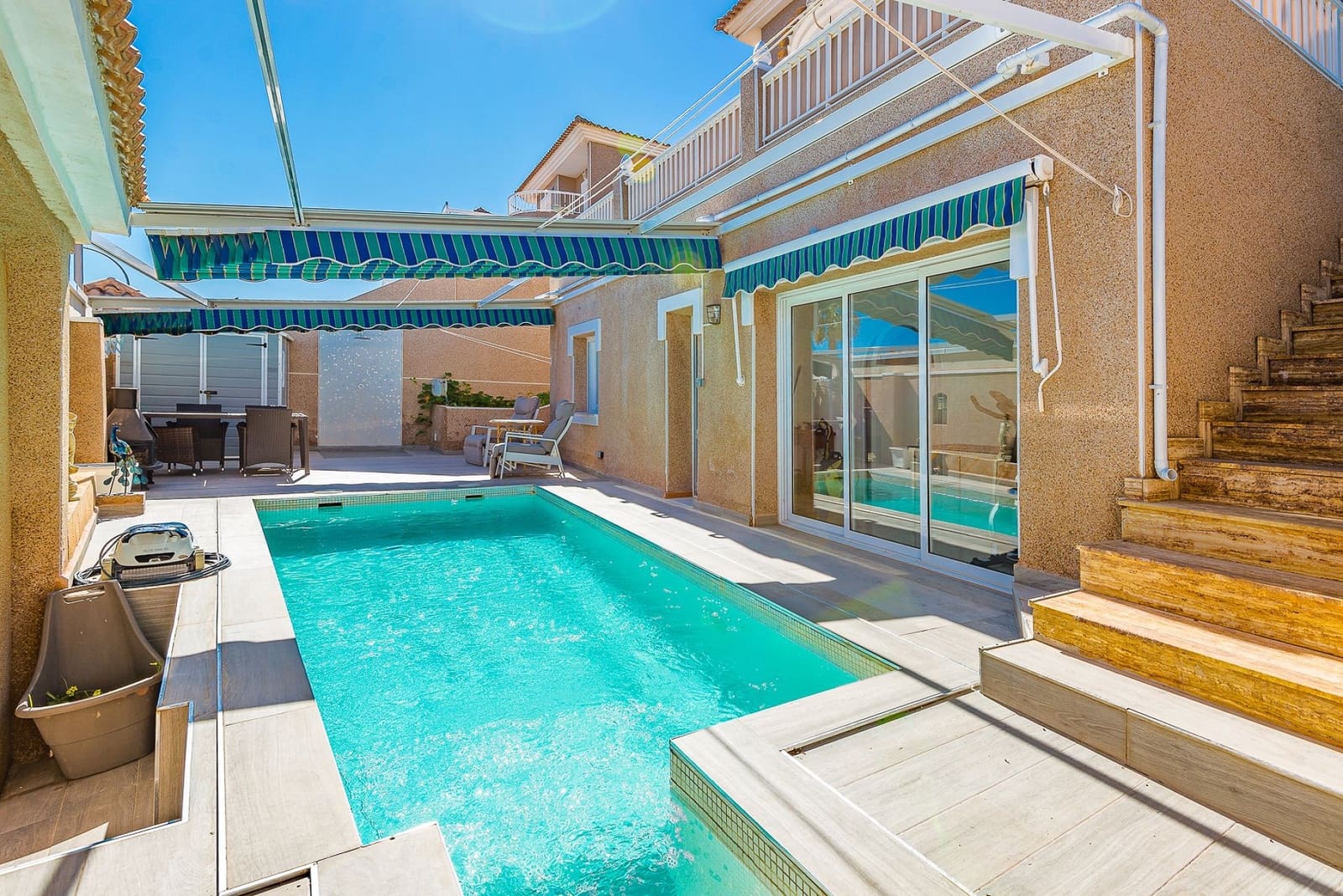 5 slaapkamer Villa te koop in Torrevieja met zwembad garage - € 396.000 (Ref: 9705912)