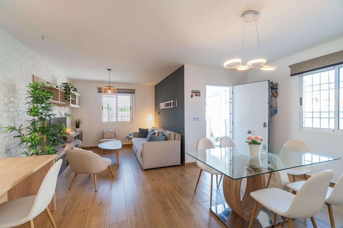 2 bedroom Townhouse for sale in Torrevieja - € 209,900 (Ref: 9731712)