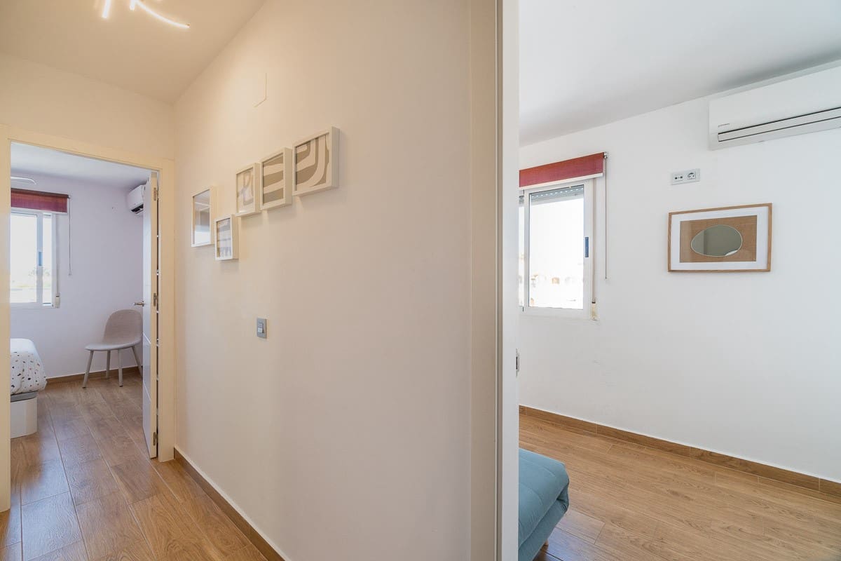 2 bedroom Townhouse for sale in Torrevieja - € 209,900 (Ref: 9731712)