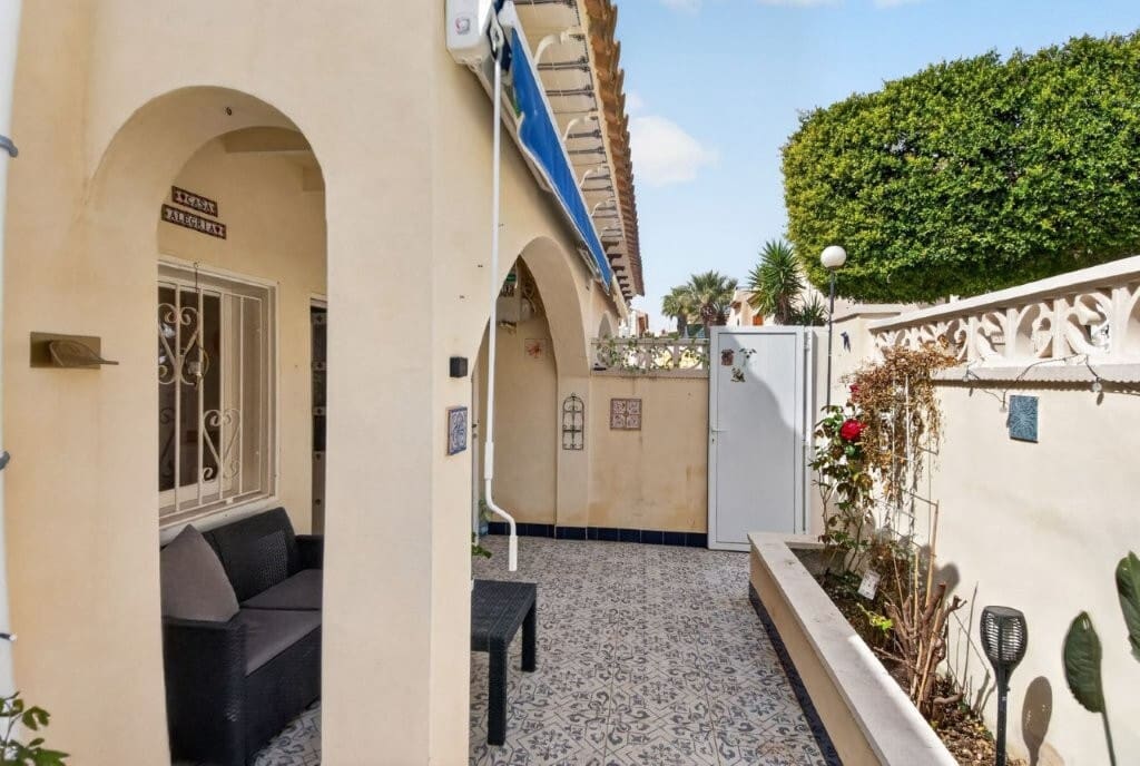 4 camera da letto Villetta Bifamiliare in vendita in Torrevieja con piscina - 185.000 € (Rif: 9856061)
