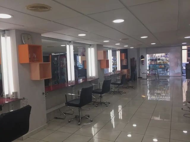Commercieel te koop in Duggi, Santa Cruz de Tenerife - € 195.000 (Ref: 9759326)