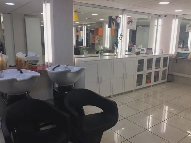 Commercieel te koop in Duggi, Santa Cruz de Tenerife - € 195.000 (Ref: 9759326)