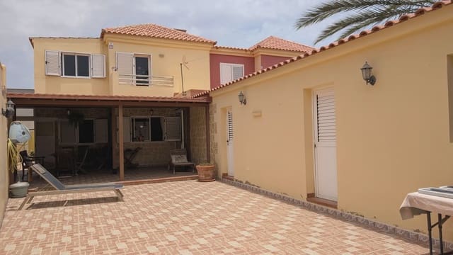 4 soverom Rekkehus til salgs i Gran Tarajal, Tuineje med garasje - € 340 000 (Ref: 9759334)