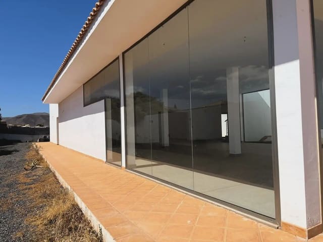 4 soveværelse Villa til salg i Antigua med garage - € 590.000 (Ref: 9759343)