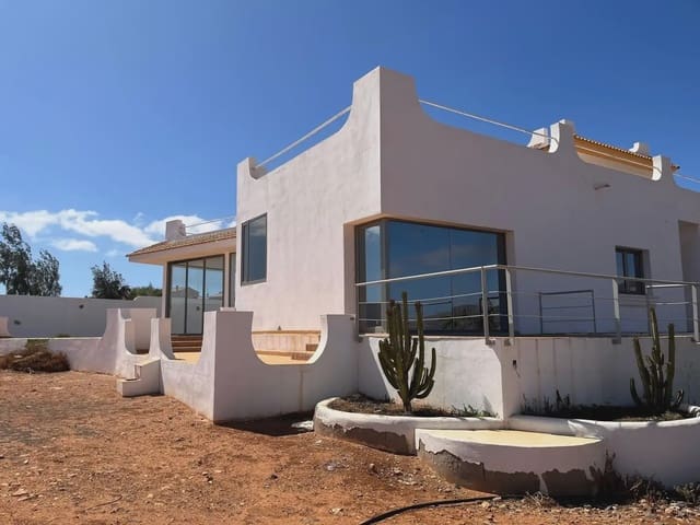 4 soveværelse Villa til salg i Antigua med garage - € 590.000 (Ref: 9759343)