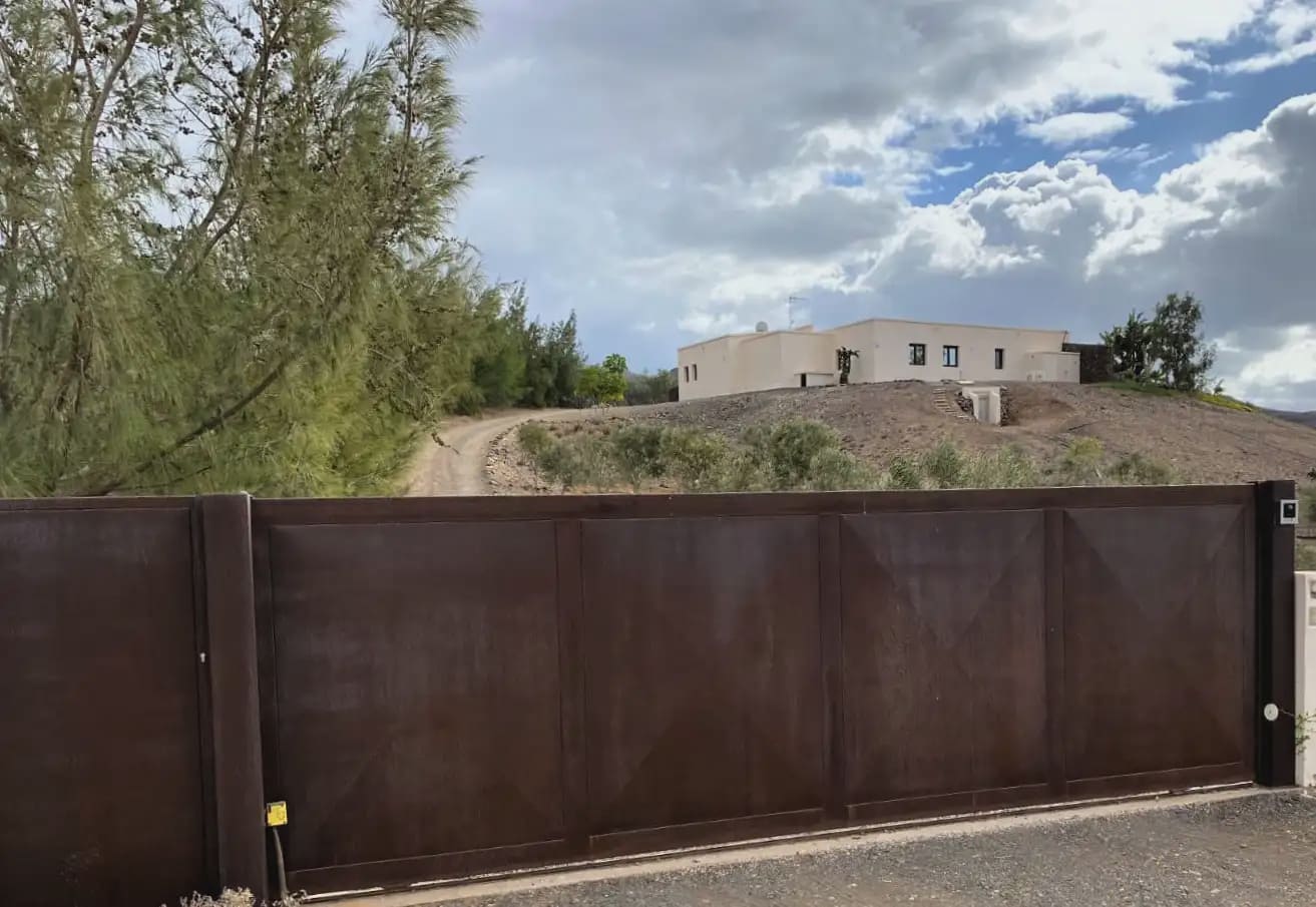 3 soverom Villa til salgs i Tuineje med svømmebasseng garasje - € 830 000 (Ref: 9759344)