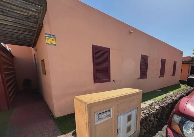 Chalet de 3 habitaciones en La Oliva en venta con garaje - 270.000 € (Ref: 9759345)