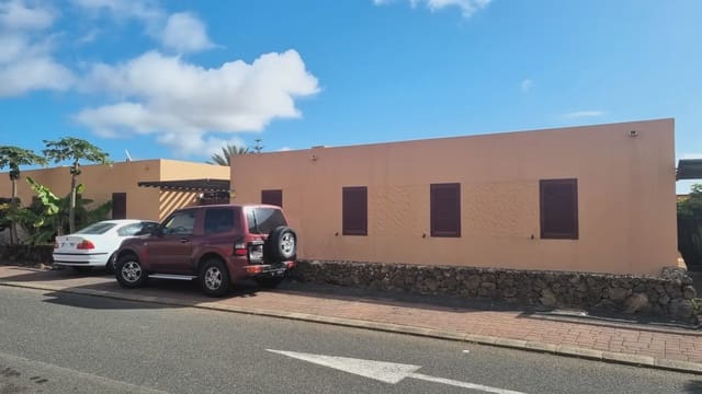 Chalet de 3 habitaciones en La Oliva en venta con garaje - 270.000 € (Ref: 9759345)