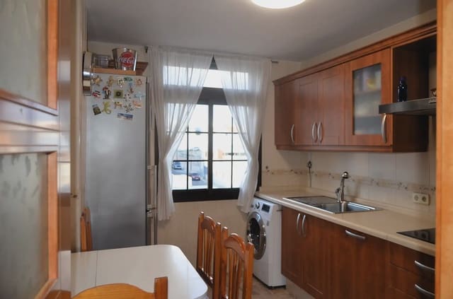 3 soveværelse Lejlighed til salg i Puerto del Rosario med garage - € 215.000 (Ref: 9759346)