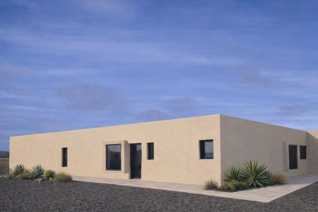 3 soveværelse Villa til salg i La Oliva med swimmingpool garage - € 980.000 (Ref: 9759353)