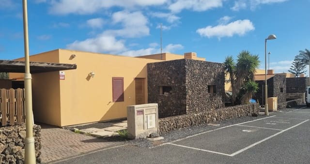 2 makuuhuone Bungalow myytävänä paikassa La Oliva mukana 
autotalli - 280 000 € (Ref: 9759358)