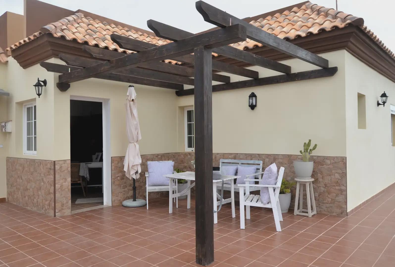 3 Zimmer Villa zu verkaufen in La Oliva mit Pool Garage - 750.000 € (Ref: 9759360)
