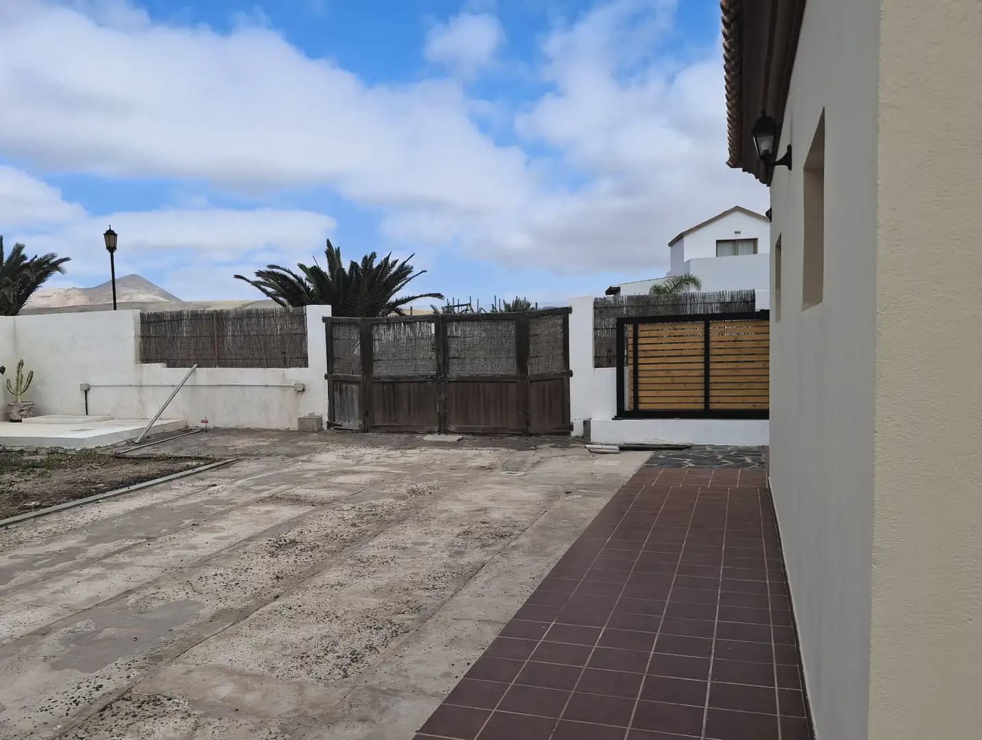 3 Zimmer Villa zu verkaufen in La Oliva mit Pool Garage - 750.000 € (Ref: 9759360)