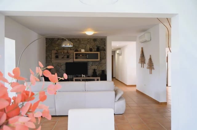 3 quarto Moradia para venda em La Oliva com piscina garagem - 750 000 € (Ref: 9759360)