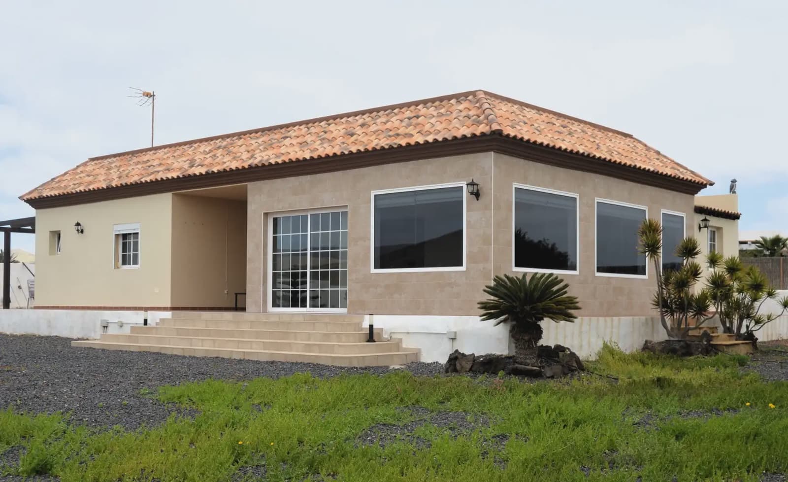 3 Zimmer Villa zu verkaufen in La Oliva mit Pool Garage - 750.000 € (Ref: 9759360)