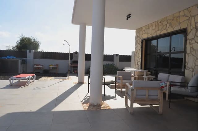 3 sypialnia Willa na sprzedaż w Antigua z basenem garażem - 485 000 € (Ref: 9759364)