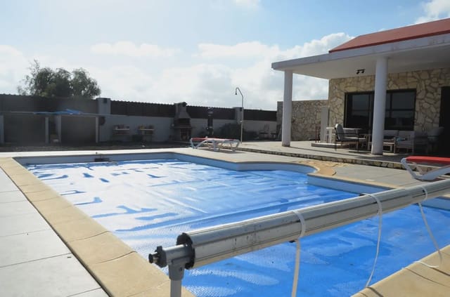 3 sypialnia Willa na sprzedaż w Antigua z basenem garażem - 485 000 € (Ref: 9759364)