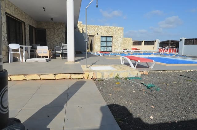 3 sypialnia Willa na sprzedaż w Antigua z basenem garażem - 485 000 € (Ref: 9759364)