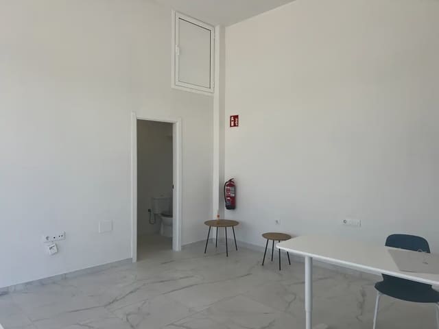 Erhverv til leje i Puerto del Rosario - € 680 (Ref: 9759366)