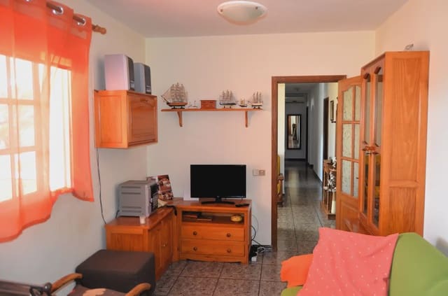 8 soveværelse Finca/Landehus til salg i Tuineje med garage - € 450.000 (Ref: 9759369)