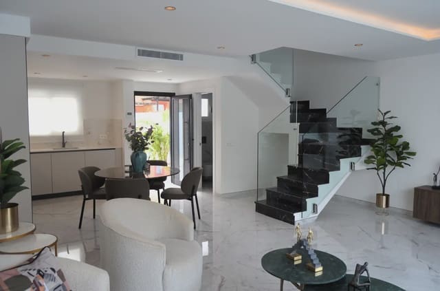 3 bedroom Semi-detached Villa for sale in Corralejo, La Oliva with pool garage - € 430,000 (Ref: 9776950)