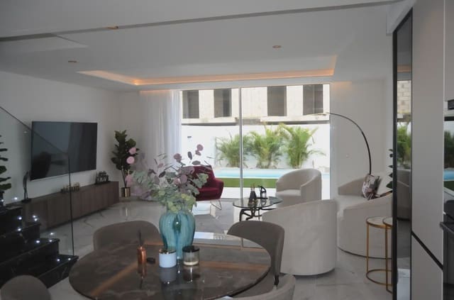 3 bedroom Semi-detached Villa for sale in Corralejo, La Oliva with pool garage - € 430,000 (Ref: 9776950)