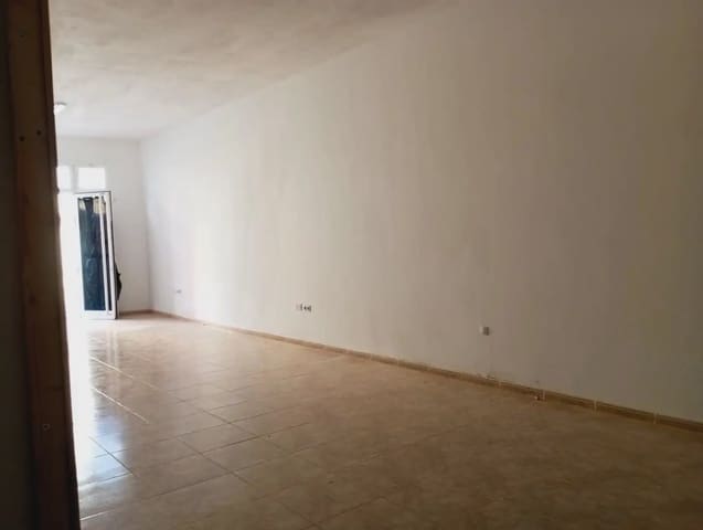 Commercial for rent in Puerto del Rosario - € 800 (Ref: 9948699)