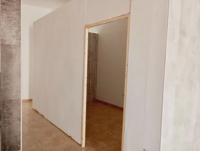 Commercial for rent in Puerto del Rosario - € 800 (Ref: 9948699)