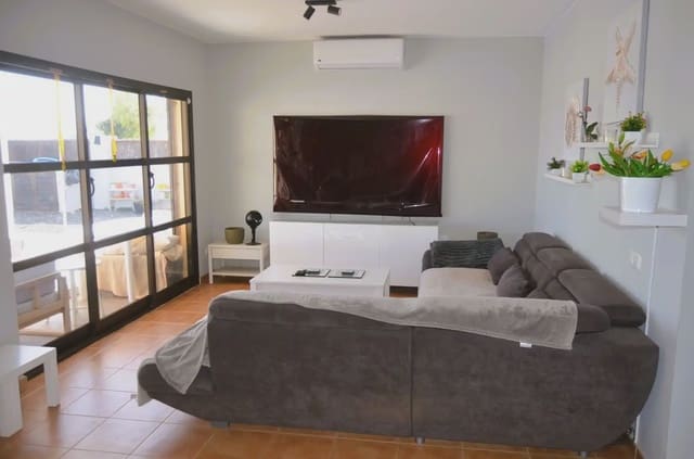 3 makuuhuone Huvila myytävänä paikassa Antigua mukana uima-altaan - 469 000 € (Ref: 9948706)
