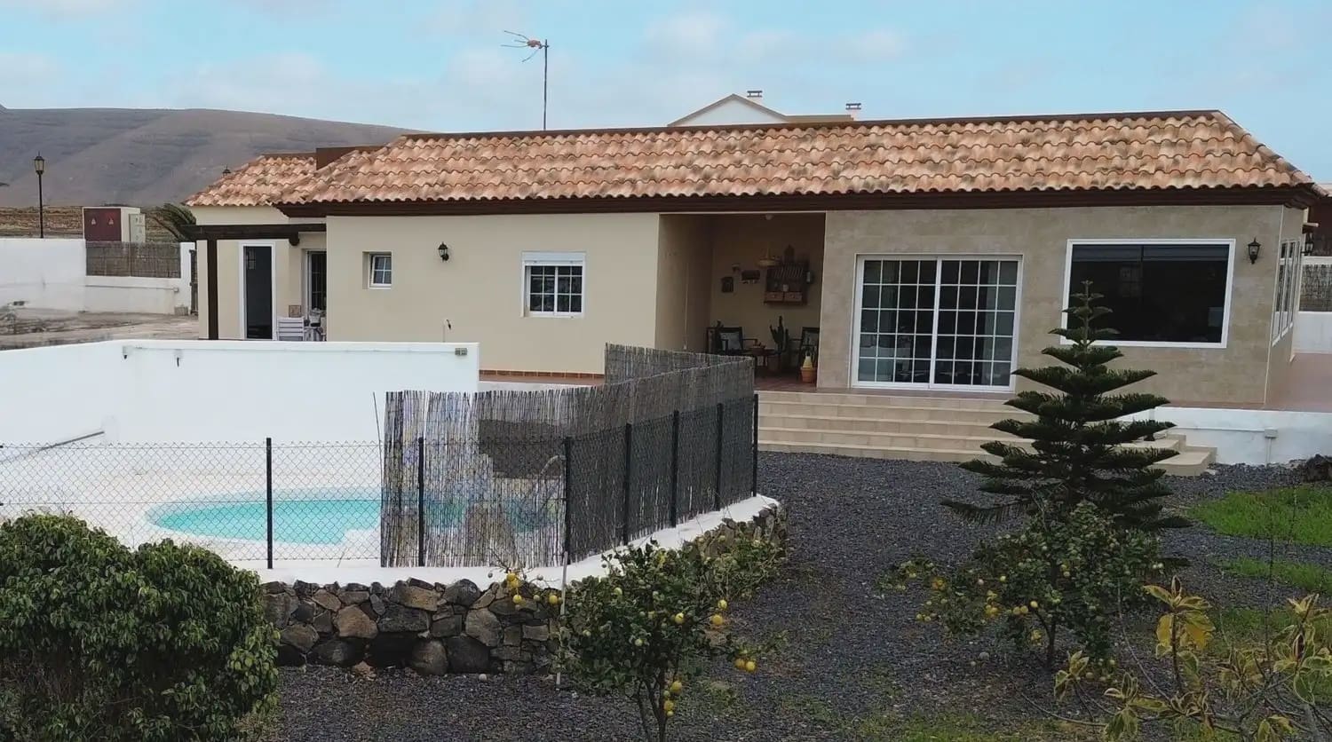 3 sypialnia Willa na sprzedaż w La Oliva z basenem - 750 000 € (Ref: 9948717)