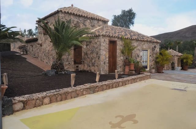 5 soveværelse Finca/Landehus til salg i Pájara med swimmingpool - € 960.000 (Ref: 9948721)