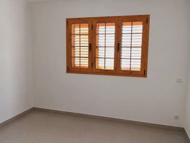 3 bedroom Villa for rent in Teror with garage - € 975 (Ref: 9948730)