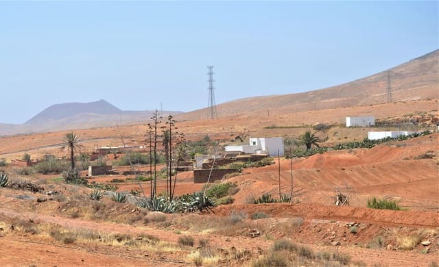 Grunde uden byggetilladelser til salg i Antigua - € 500.000 (Ref: 9970660)