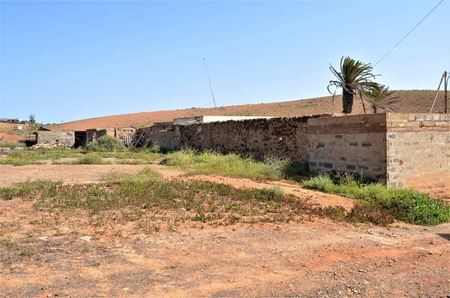 Grunde uden byggetilladelser til salg i Antigua - € 500.000 (Ref: 9970660)