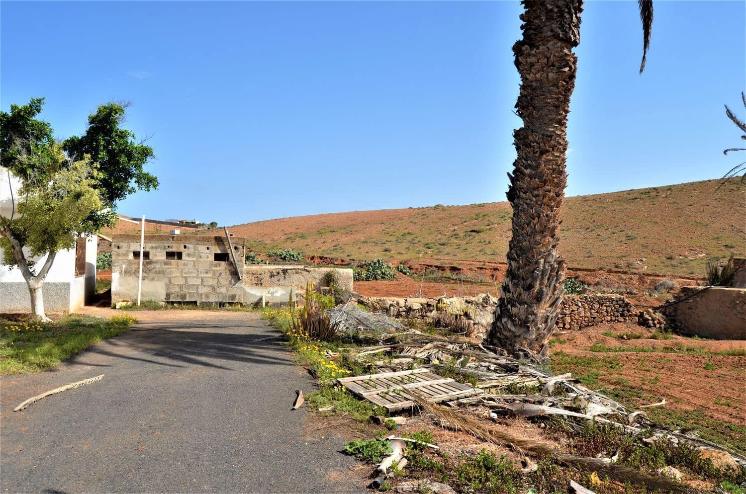 Grunde uden byggetilladelser til salg i Antigua - € 500.000 (Ref: 9970660)