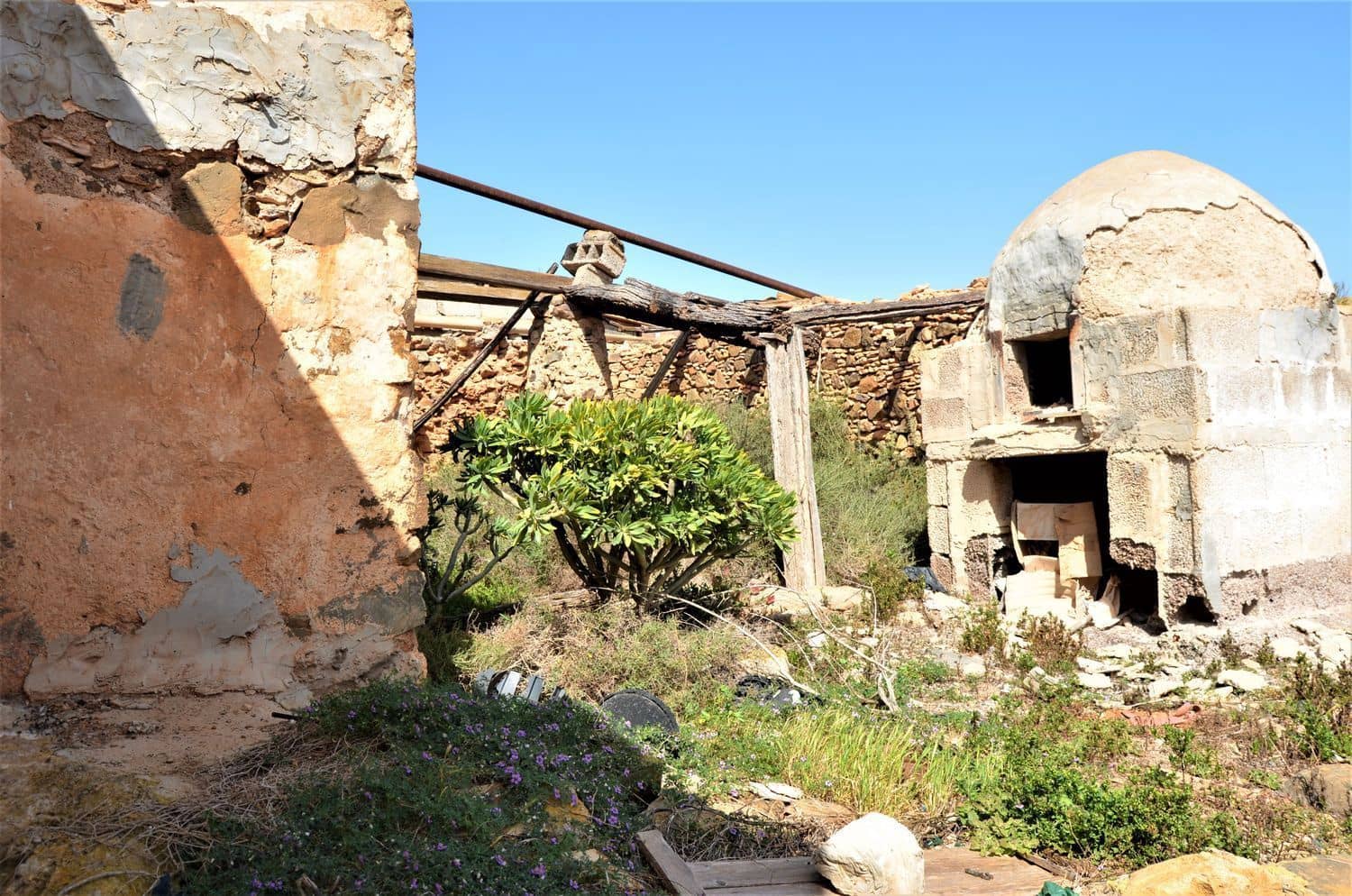 Grunde uden byggetilladelser til salg i Antigua - € 500.000 (Ref: 9970660)