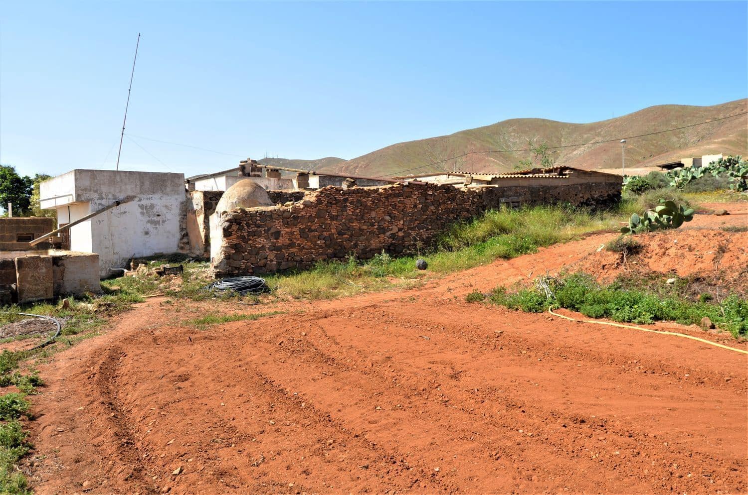 Grunde uden byggetilladelser til salg i Antigua - € 500.000 (Ref: 9970660)
