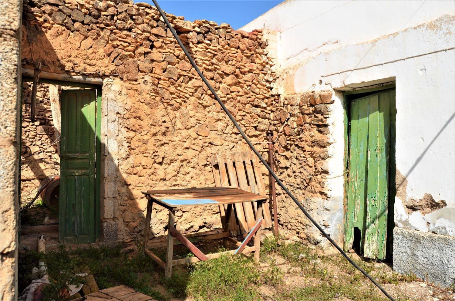 Grunde uden byggetilladelser til salg i Antigua - € 500.000 (Ref: 9970660)