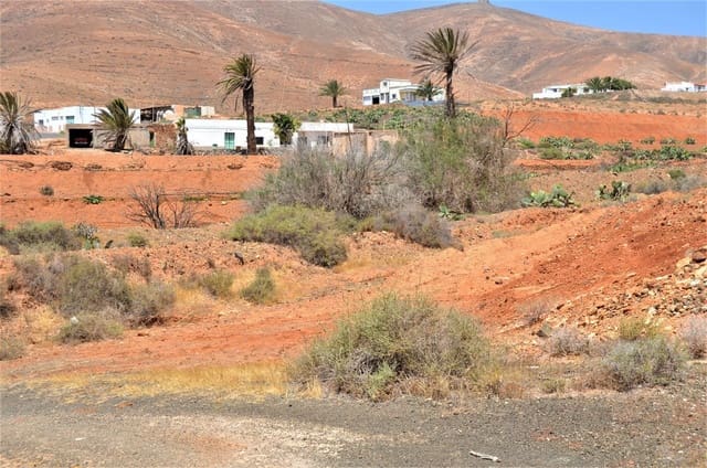 Grunde uden byggetilladelser til salg i Antigua - € 500.000 (Ref: 9970660)