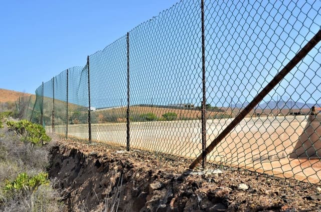 Grunde uden byggetilladelser til salg i Antigua - € 500.000 (Ref: 9970660)