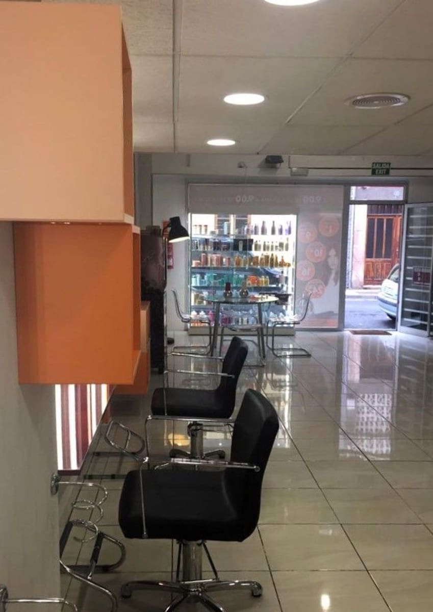 Commercial for sale in Santa Cruz de Tenerife - € 195,000 (Ref: 9970662)