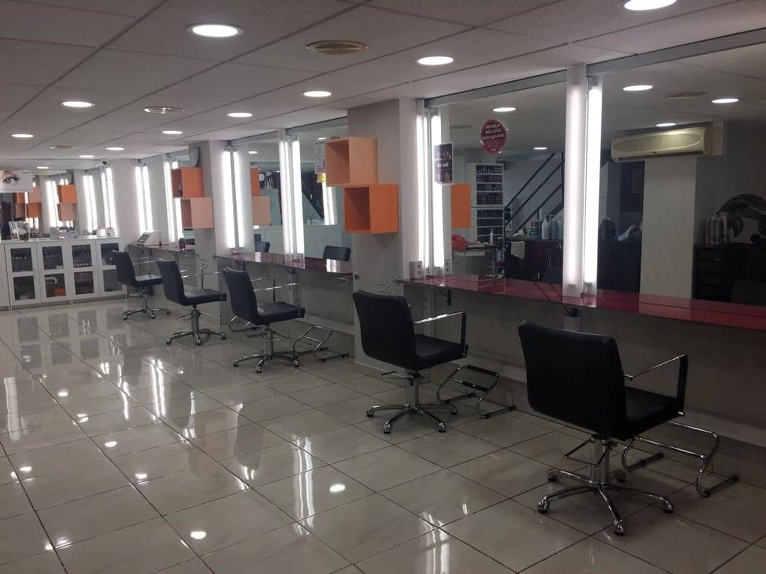 Commercial for sale in Santa Cruz de Tenerife - € 195,000 (Ref: 9970662)