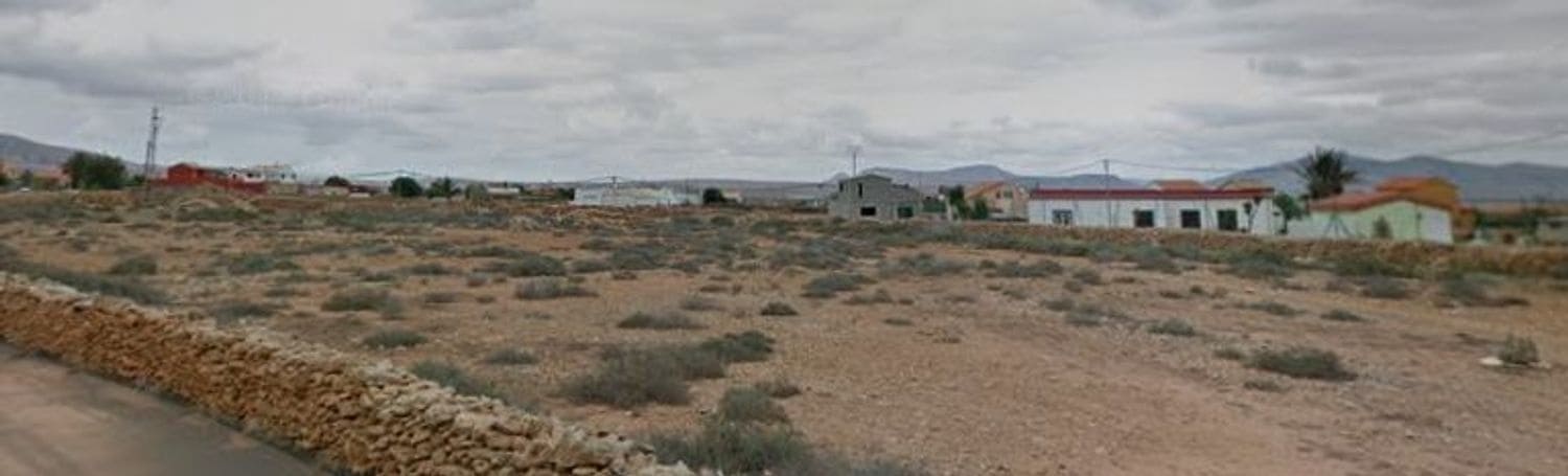 Grunde uden byggetilladelser til salg i Antigua - € 75.000 (Ref: 9970670)